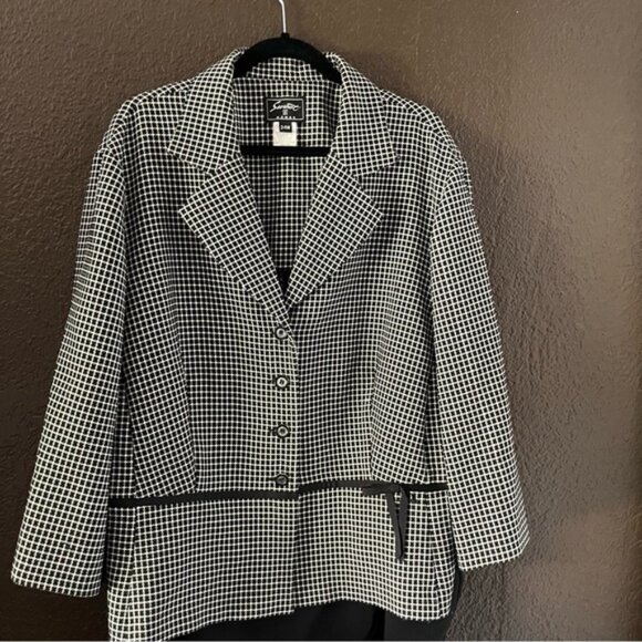 Black & White Giorgio Sant’ Angelo Patterned Skirt Suit Ruffle Bottom, Size 24W - Picture 6 of 13